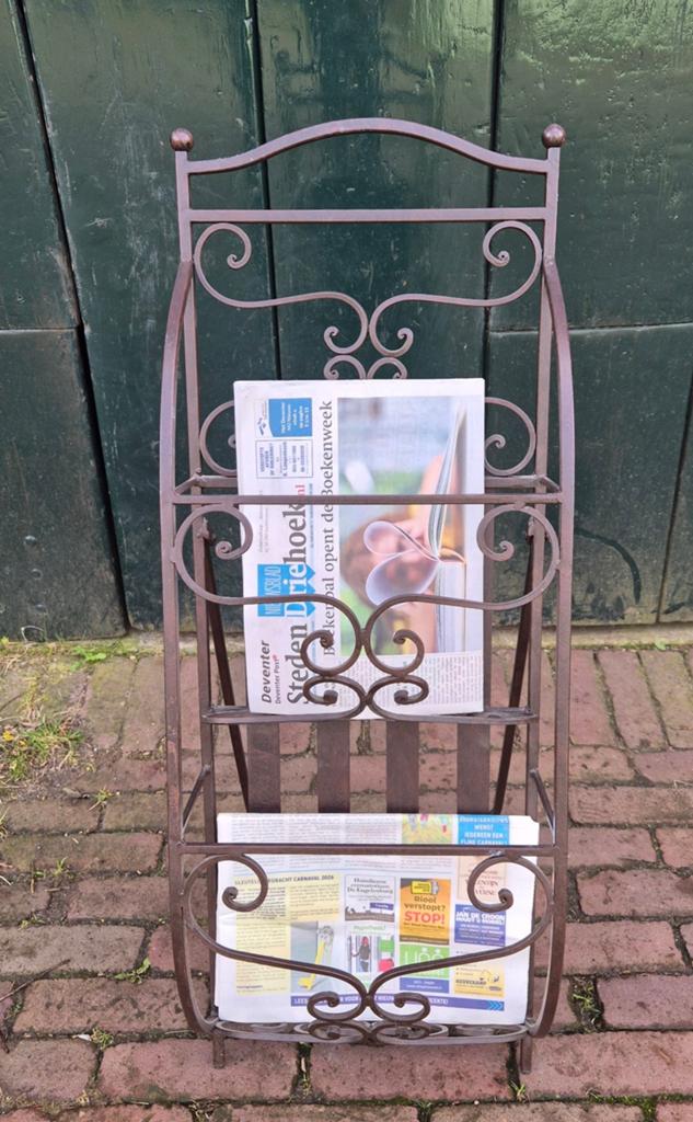 Zeer mooi zgan sierlijk metalen tijdschriften rek., Ophalen
