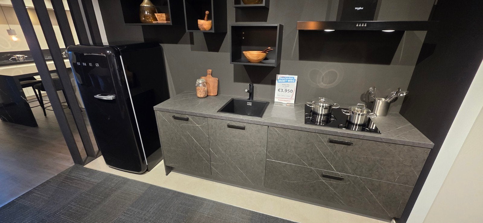 Nieuwe showroomkeuken met Whirlpool apparatu, Huis en Inrichting, Ophalen, Nieuw, Enkelwandige keuken, Greeploos