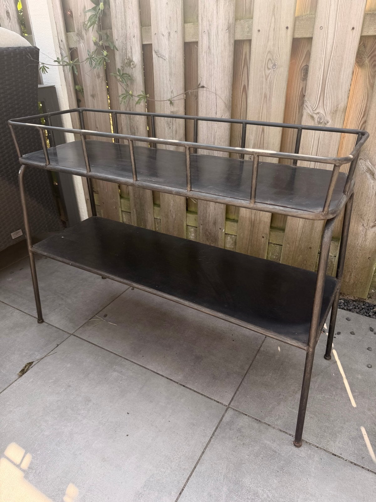 Zwart metalen plantenrek 90x35 / 100x40 cm, Tuin en Terras, Bloembakken en Plantenbakken, Ophalen, Gebruikt, 100 cm of meer, Balkon
