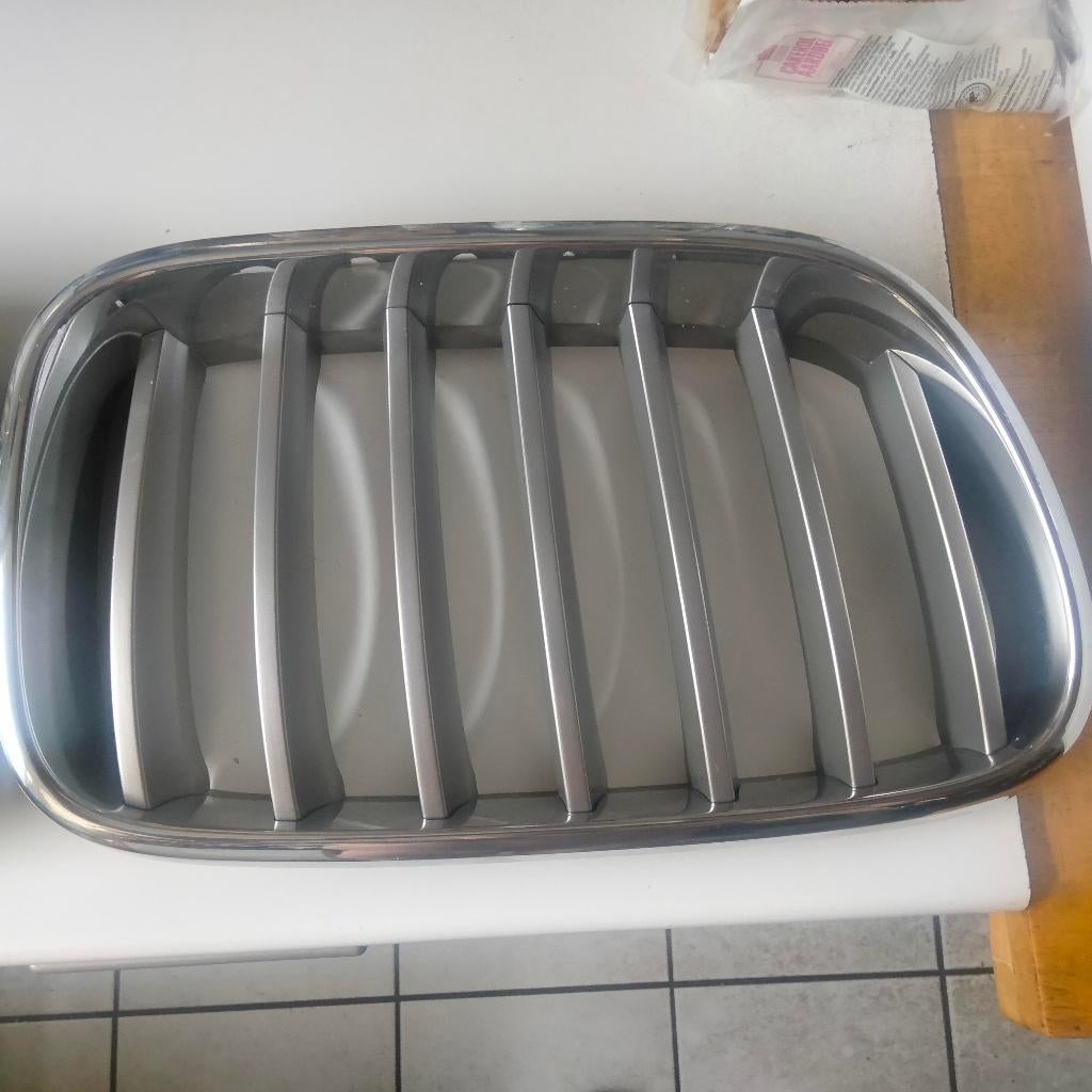 BMW Grill (Niertjes) E60, Auto-onderdelen, Carrosserie en Plaatwerk, Ophalen, Voor, Nieuw, BMW