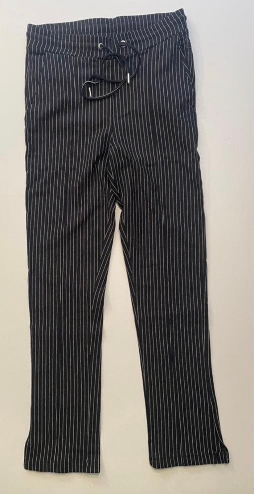 Zusss Krijtstreep Broek Maat M met Moderne Split, Maat 38/40 (M), Zwart, Ophalen of Verzenden, Zo goed als nieuw