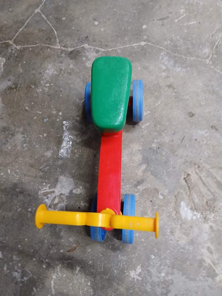 Kleurrijke loopfiets voor de kleintjes, Ophalen of Verzenden, Gebruikt, Loopfiets
