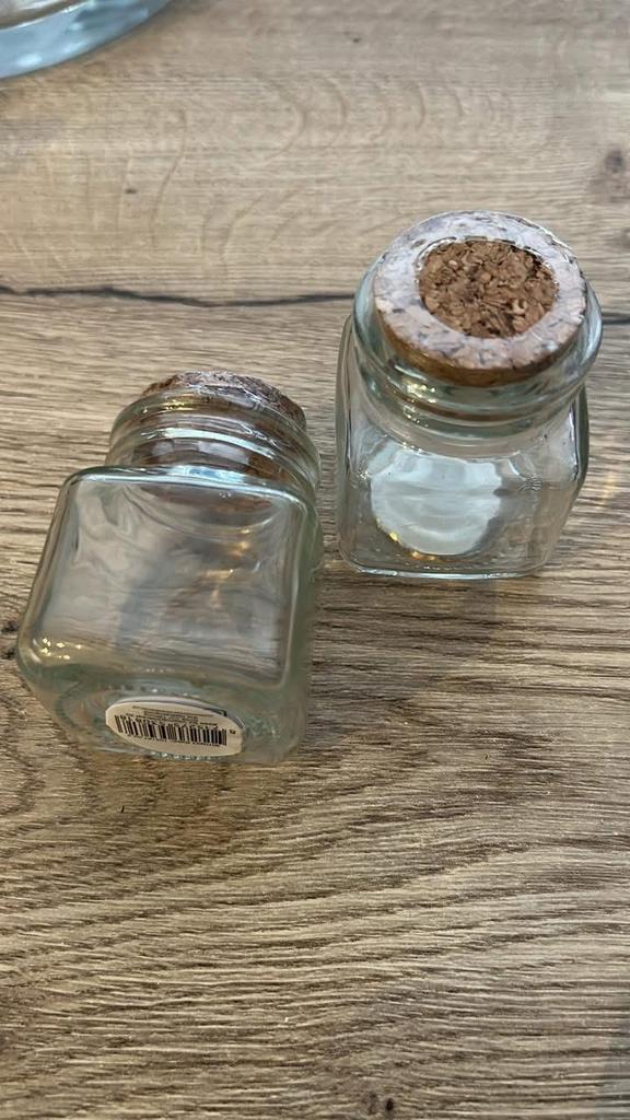 Twee decoratie potjes met kurk, Ophalen, Gebruikt, Glas