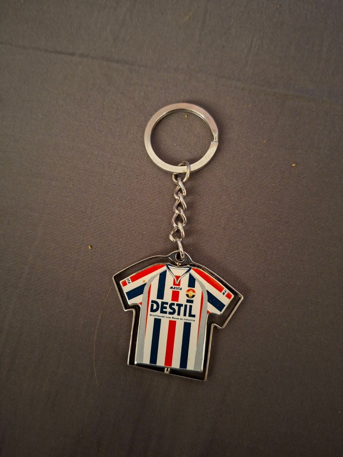 PSV Destil shirt sleutelhanger, Verzamelen, Sportartikelen en Voetbal, Ophalen of Verzenden, Gebruikt, PSV, Overige typen