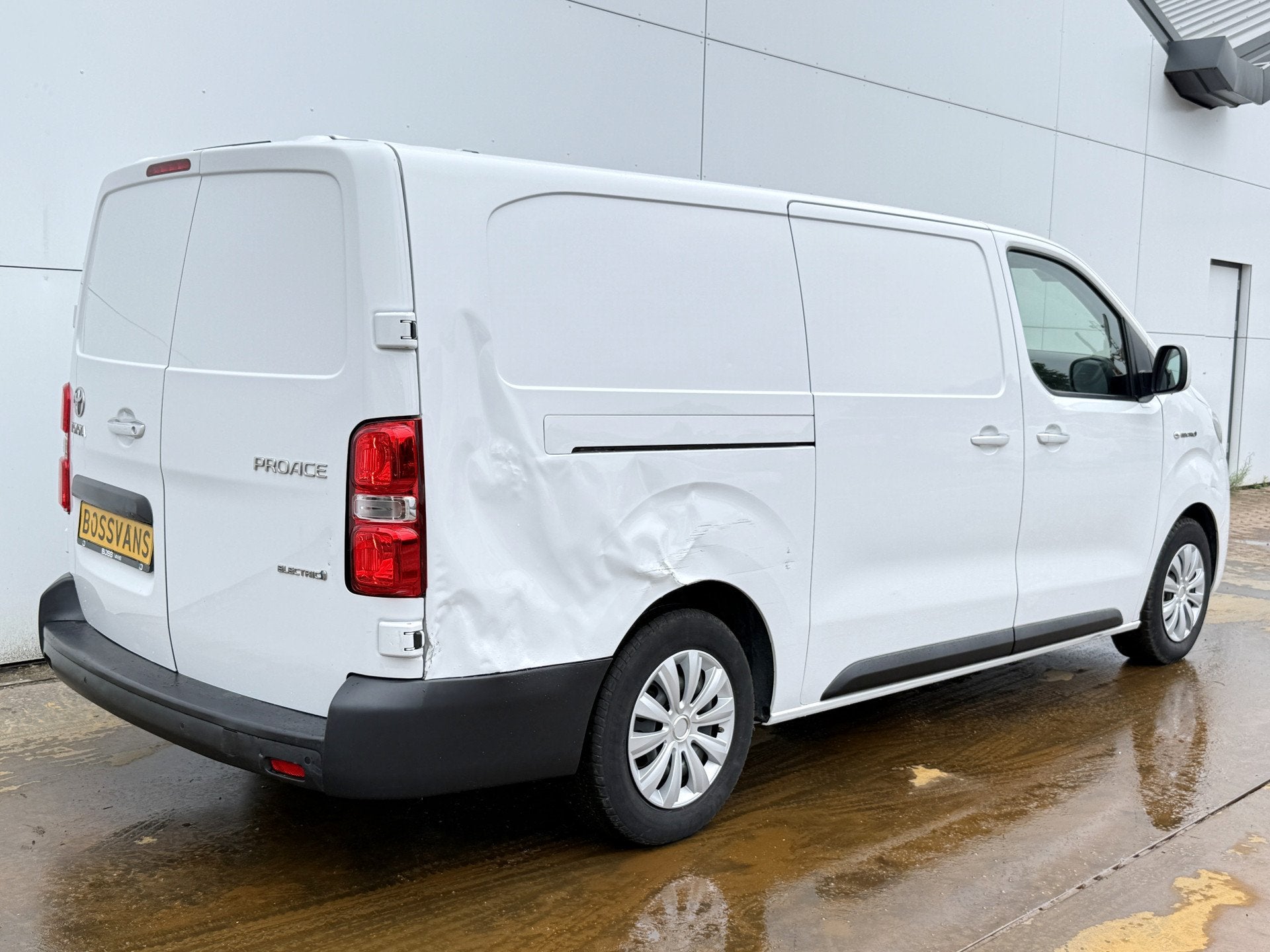 Toyota PROACE Electric 75kWh 136PK L2 Elektrisch 93.3% (SOH), Auto's, Gebruikt, Zwart, Wit, Verwarmde buitenspiegels