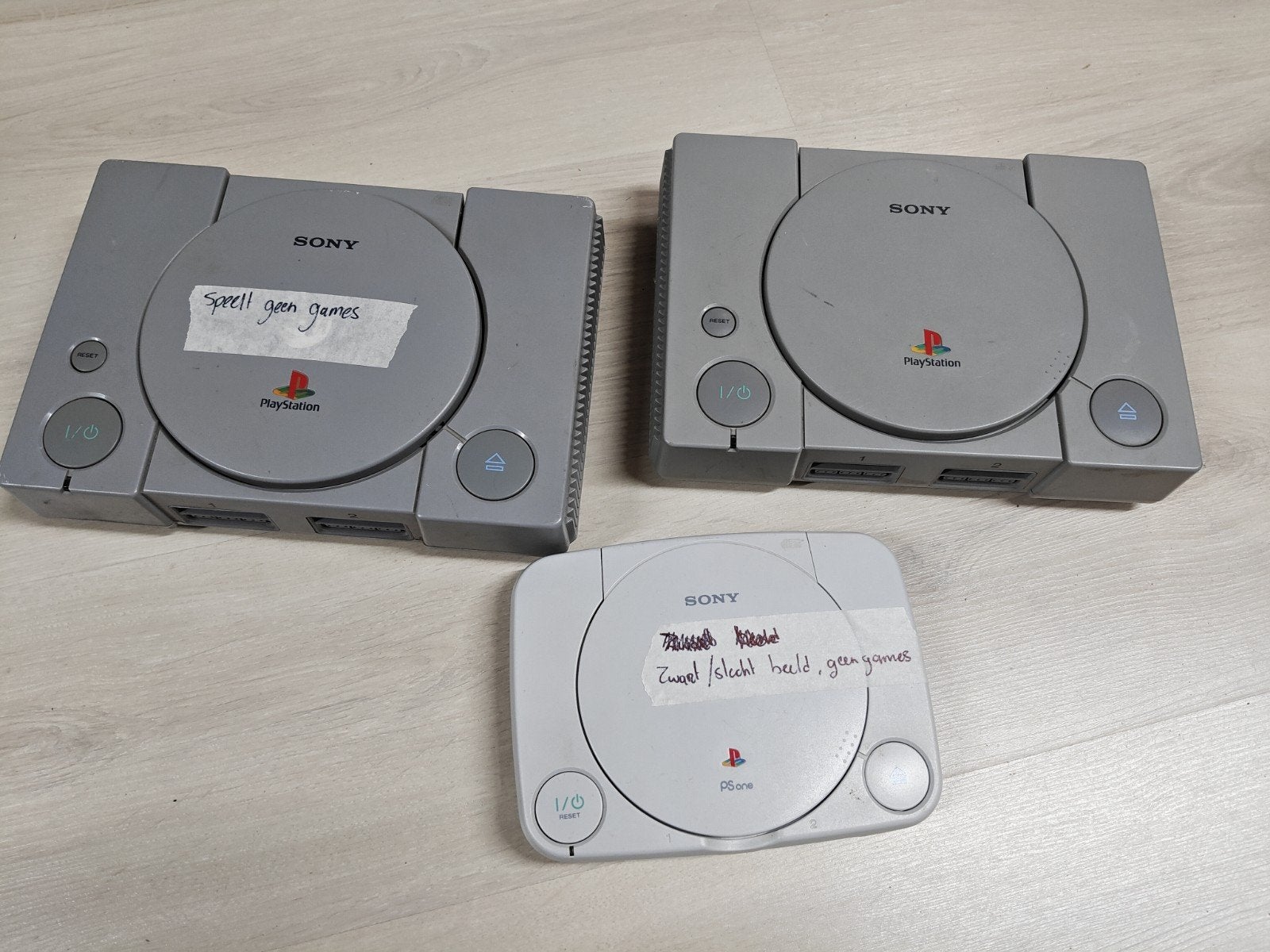 DEFECT 3x PS1 Console, Ophalen of Verzenden, Vanaf 3 jaar, Niet werkend, Support@playstation.com