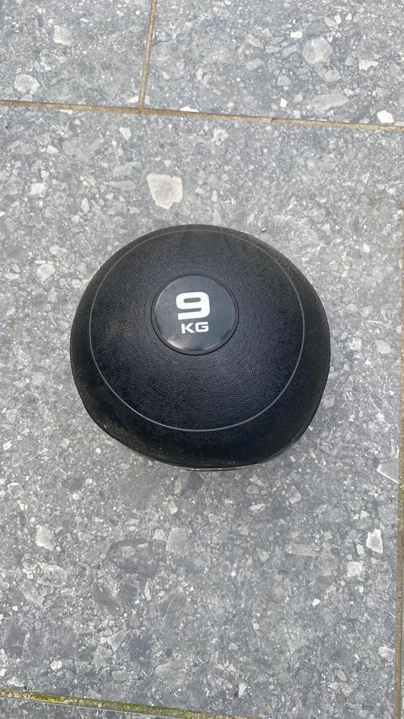 Slam Ball 9kg beetje slap, Sport en Fitness, Fitnessmaterialen, Ophalen, Zo goed als nieuw, Fitnessbal