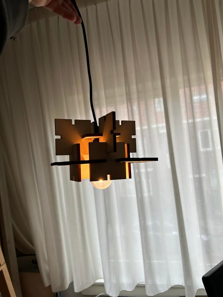 Zelfgemaakte houten lamp, aanpasbare vorm, Huis en Inrichting, Lampen | Hanglampen, Ophalen of Verzenden, Zo goed als nieuw, Hout