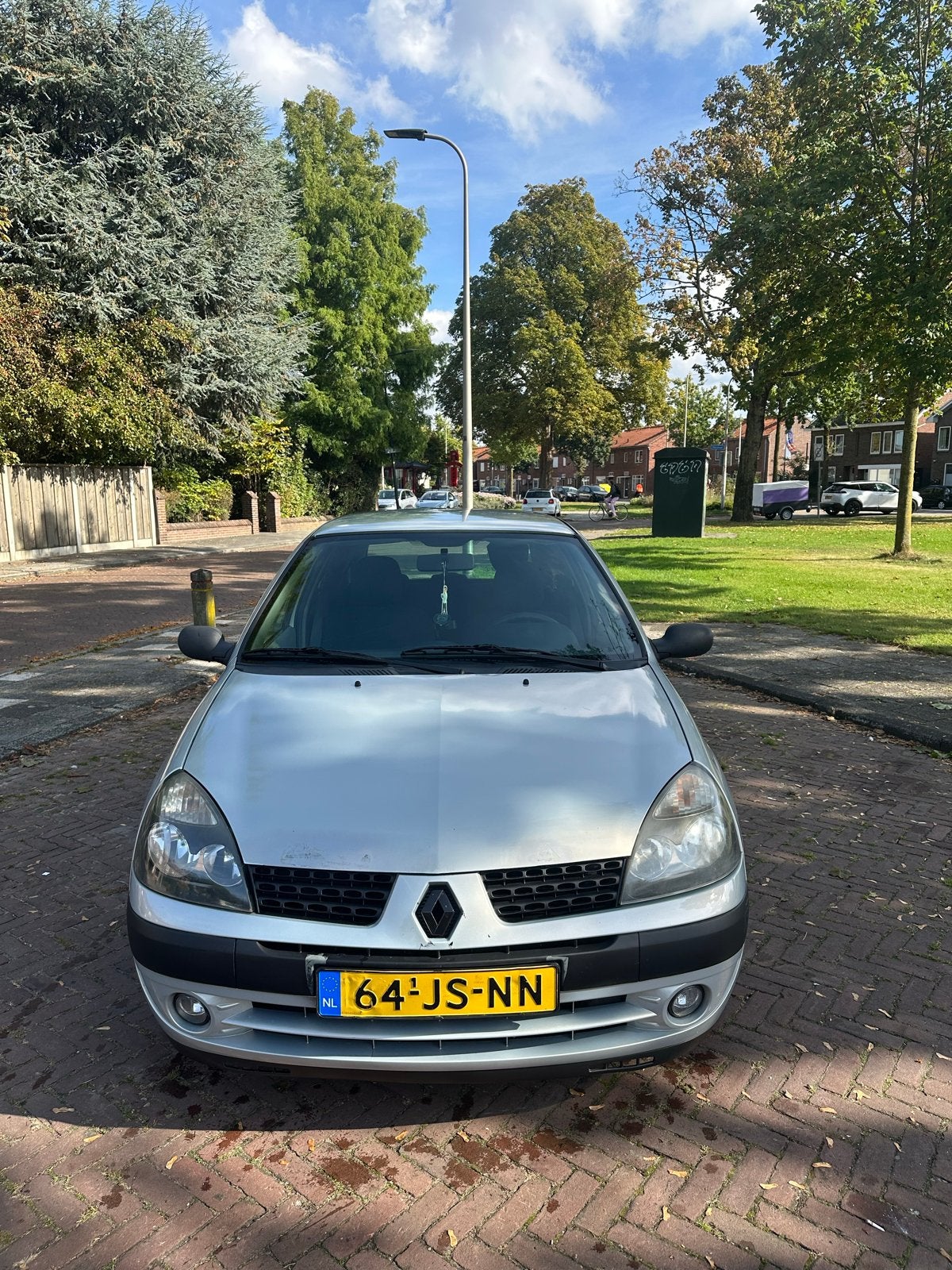 Renault Clio 1.2 16V RN 5DR  2002 Grijs, Auto's, Voorwielaandrijving, 74 pk, 31 €/maand, 4 cilinders