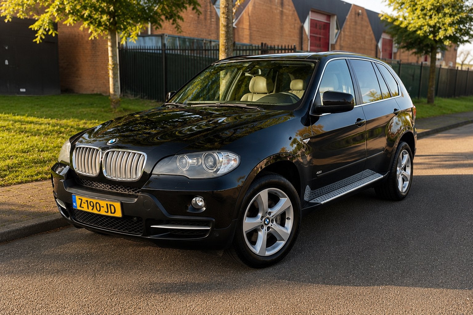 BMW X5 xDrive48i 4.8 V8 355pk High Executive | Youngtimer!, 138 €/maand, 4799 cc, Stationwagon, Particulier