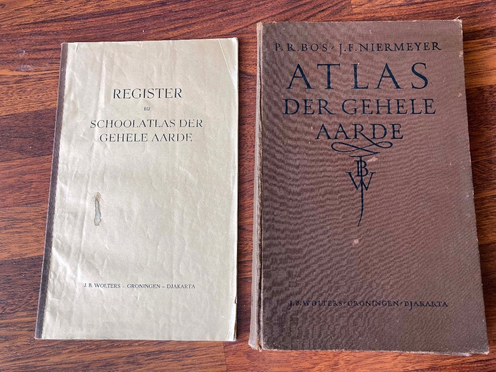 Atlas der Gehele Aarde - P.R. Bos - J.F. Niermeyer - 1956, Boeken, Gelezen, Overige atlassen, Ophalen of Verzenden, Wereld