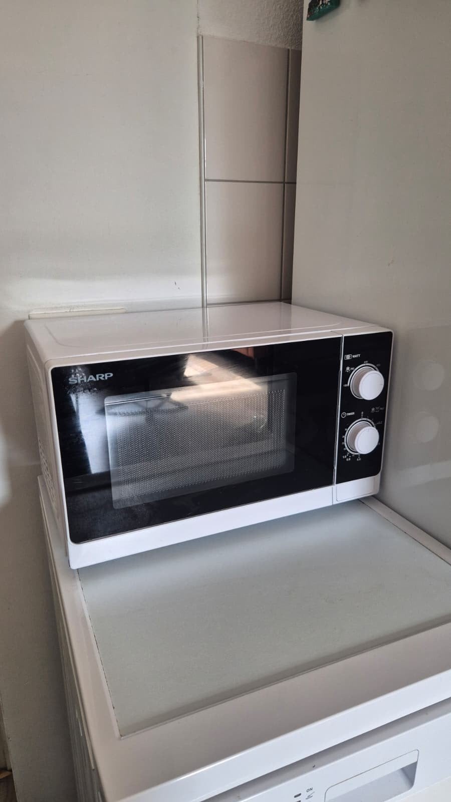 Sharp magnetron - Wit, compact en functioneel, Ophalen of Verzenden
