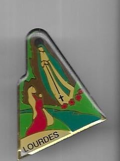 LOURDES RELIGIE GODSDIENST PIN, Verzamelen, Speldjes, Pins en Buttons, Ophalen of Verzenden, Zo goed als nieuw, Overige onderwerpen
