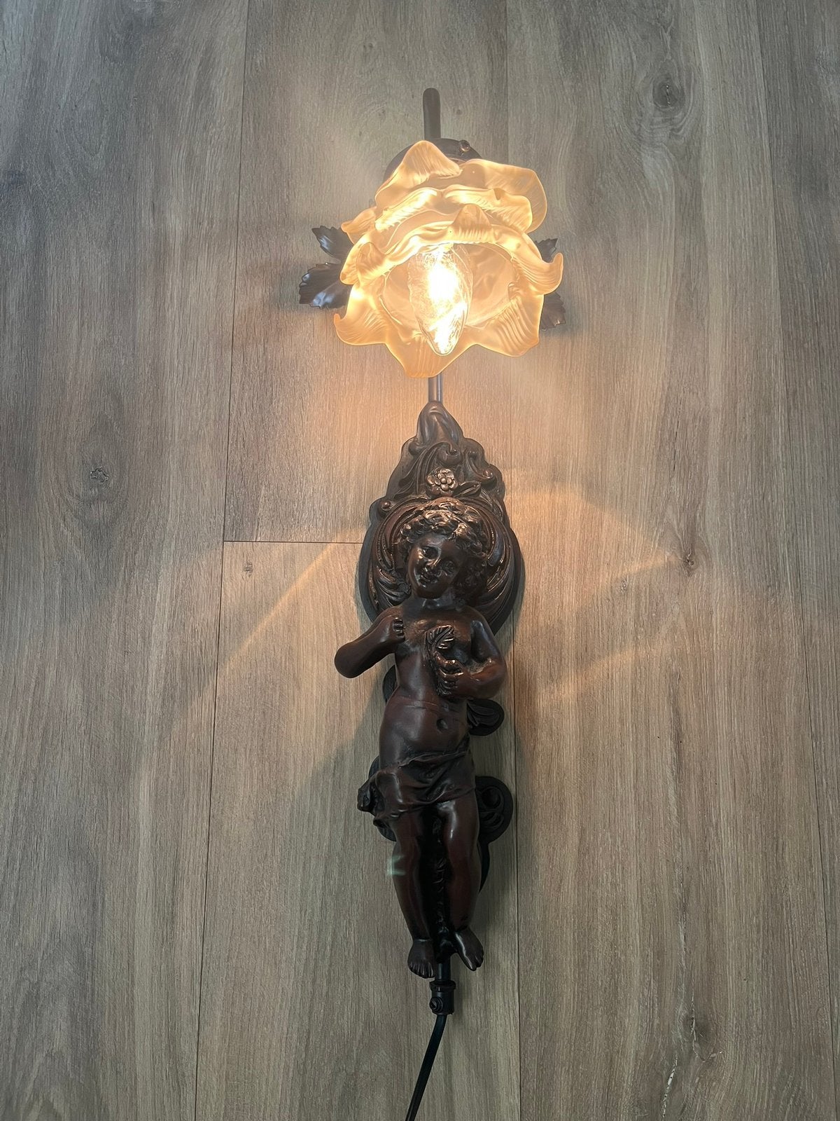 Antiek vintage lamp engel met bloem, Ophalen