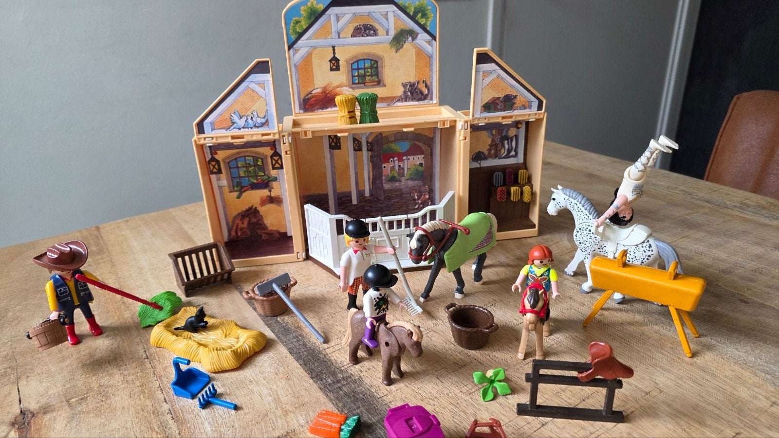 playmobil paarden stal met assecoires, Ophalen, Zo goed als nieuw, Losse onderdelen, Overige typen