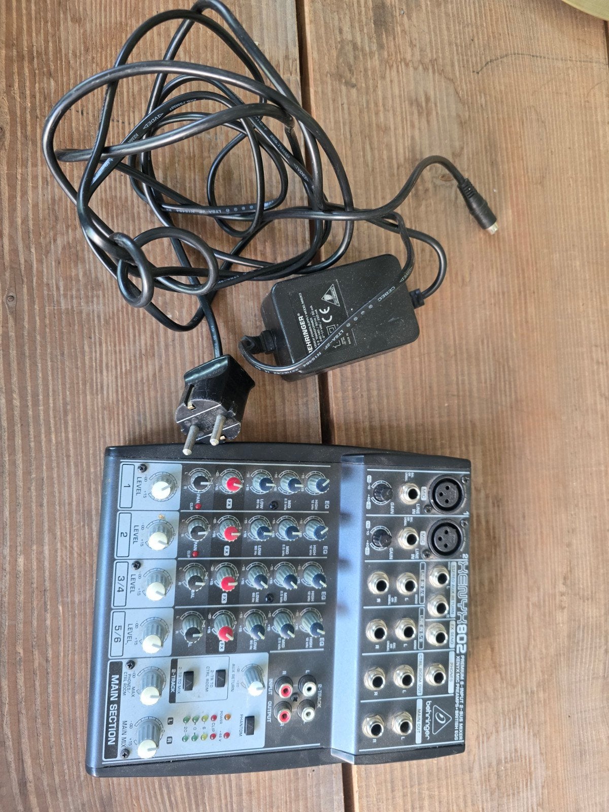 Behringer Xenyx 802 Premium 8-Input 2-Bus Mixer, Muziek en Instrumenten, Ophalen of Verzenden, Gebruikt, 5 tot 10 kanalen, Microfooningang