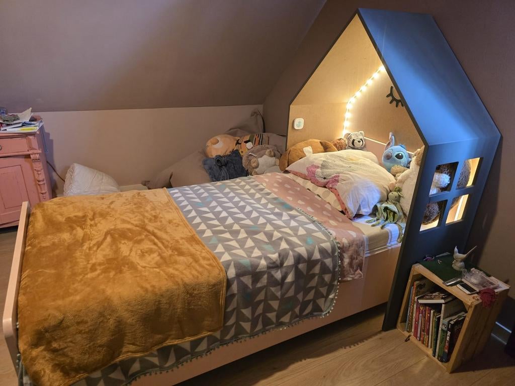 Meisjesbed roze/grijs huisje 90x100cm, Kinderen en Baby's, Kinderkamer | Bedden, Ophalen