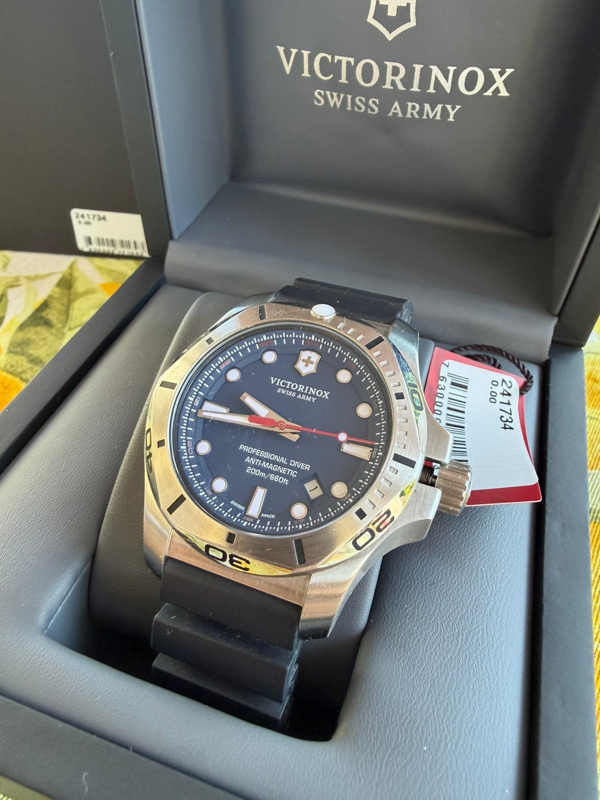 Victorinox Swiss Army Professional Diver, Ophalen of Verzenden, Zo goed als nieuw, Staal, Overige merken