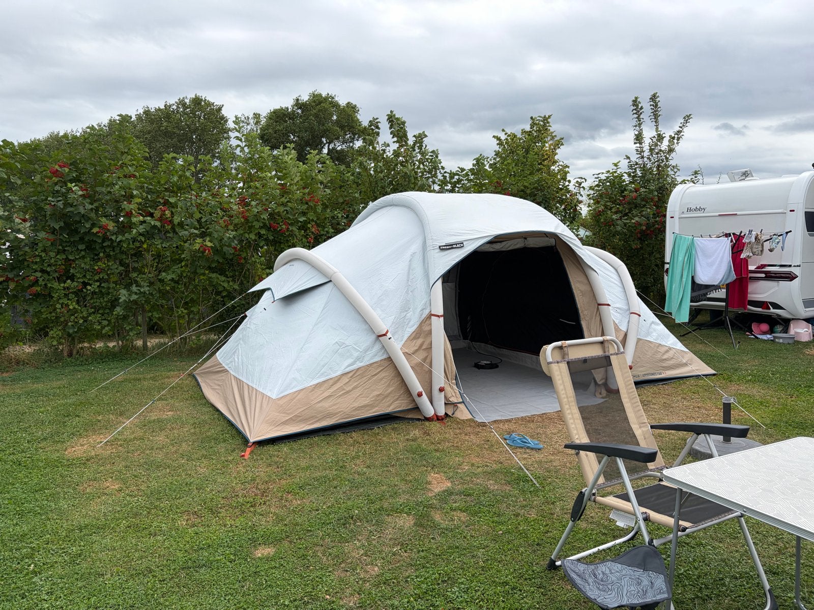 Quechua Air Seconds 4.2 Fresh & Black 4-persoons tent, Caravans en Kamperen, Tenten, Ophalen, Zo goed als nieuw, Tot en met 4