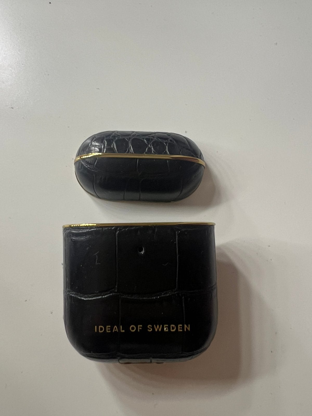 Apple Airpods 1&2 ideal of sweden hoesje, Verzenden, Zo goed als nieuw, Zwart, Handen en Nagels