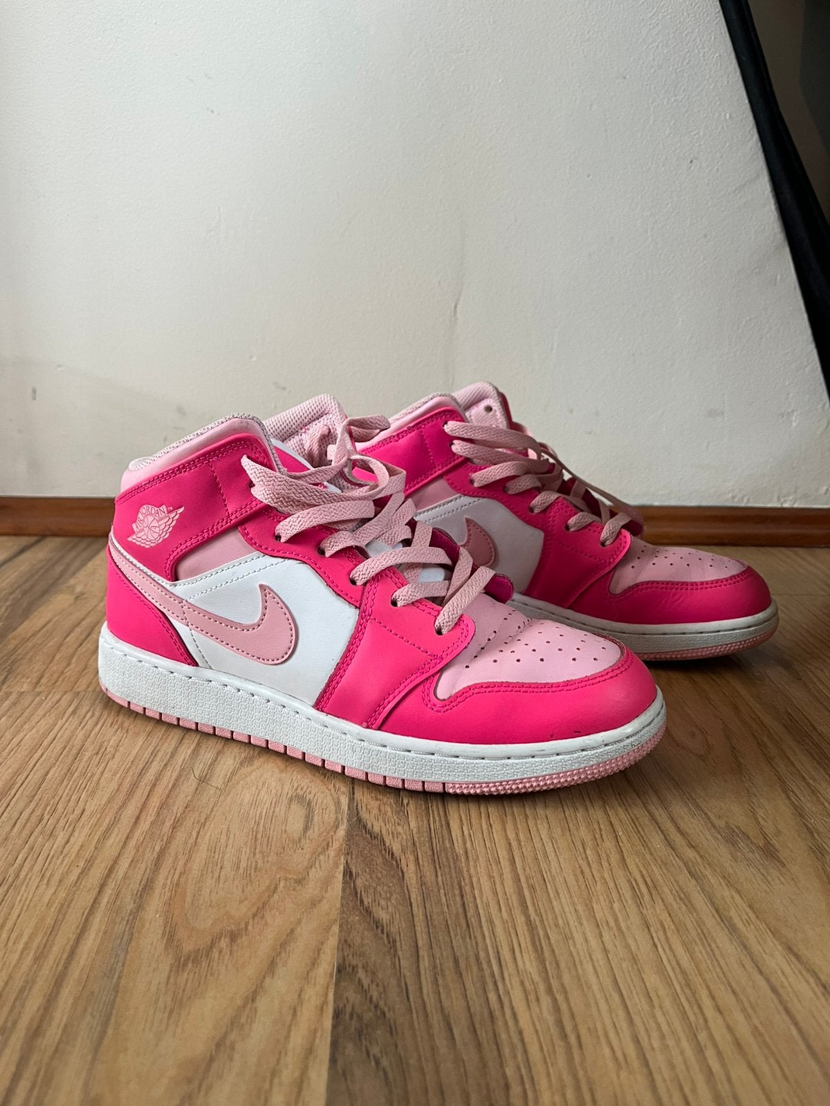 Nike Jordan 1 roze, maat 38,5, Kinderen en Baby's, Ophalen of Verzenden, Zo goed als nieuw, Meisje, Sportschoenen