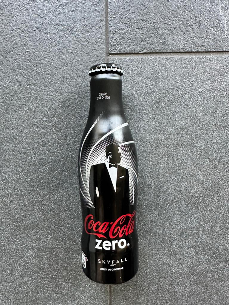 Coca-Cola Zero Skyfall 007 Limited Edition Fles, Verzamelen, Ophalen of Verzenden, Zo goed als nieuw, Film, Gebruiksvoorwerp