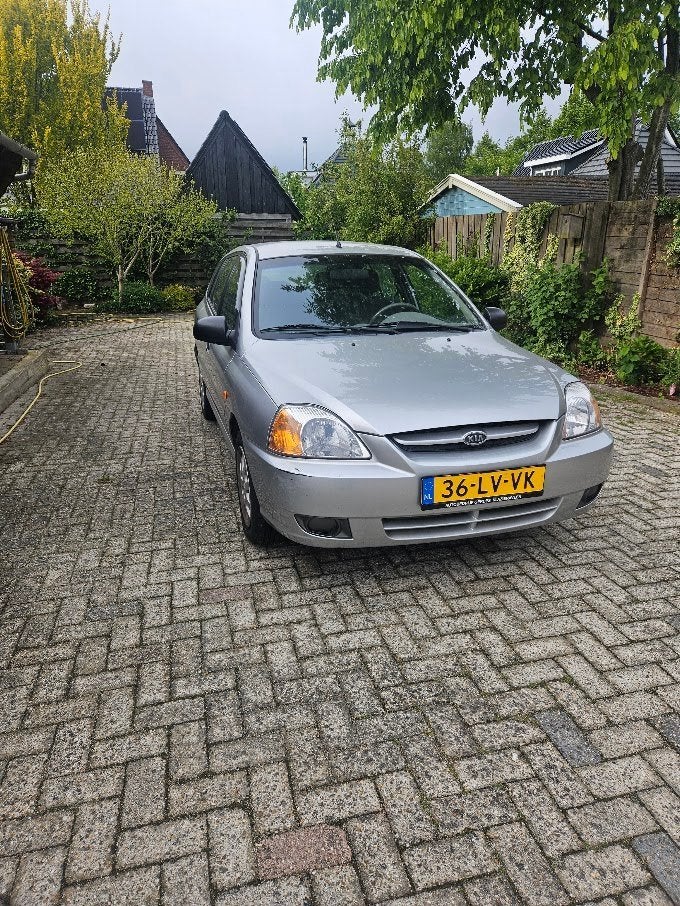 Kia Rio 1.3 I 8V HB 2003 Grijs, Voorwielaandrijving, 40 €/maand, 4 cilinders, 1343 cc