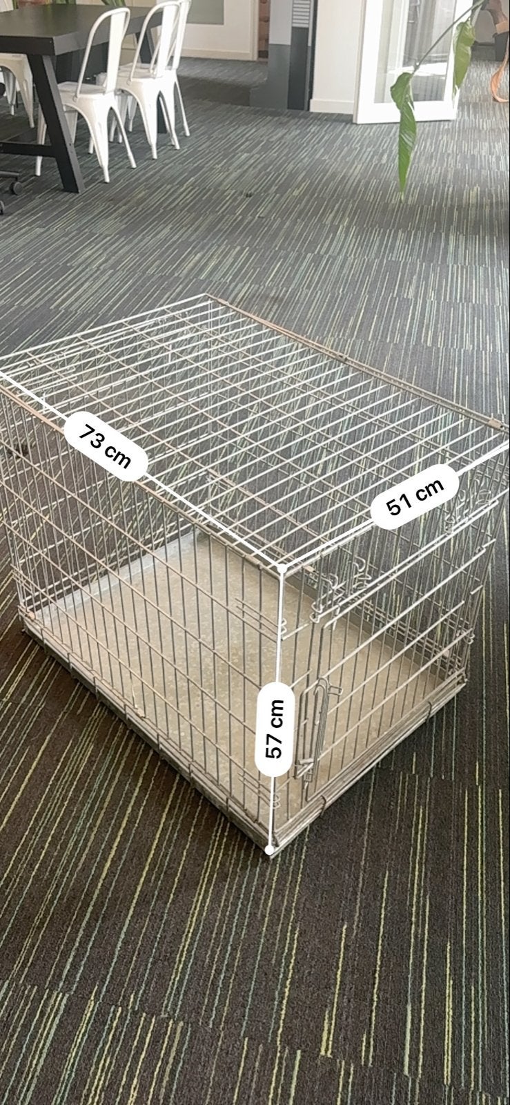 Titel: Stevige metalen hondenbench 73 x 51 x 57 cm, Ophalen, Zo goed als nieuw