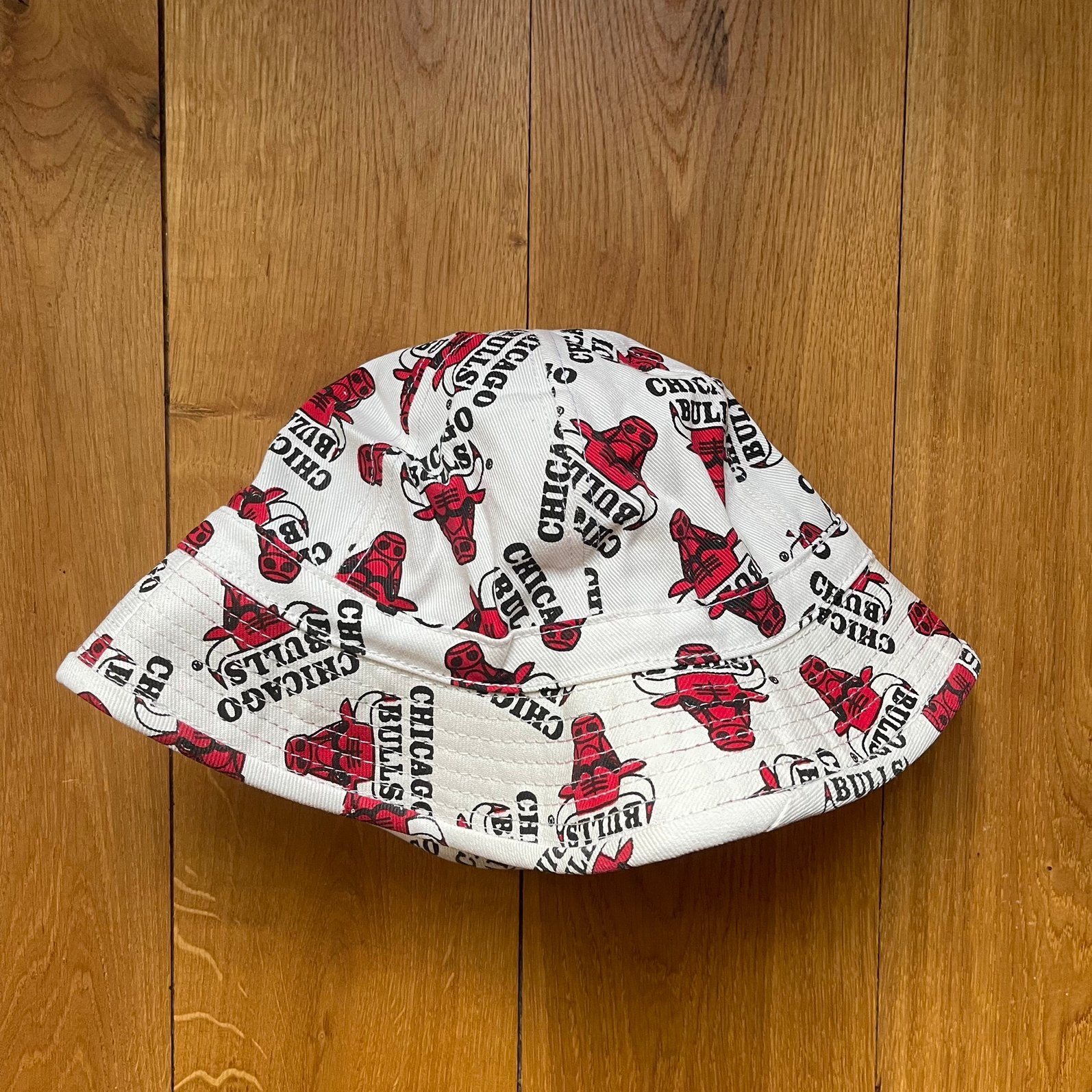 Chicago Bulls bucket hat als nieuw, Ophalen of Verzenden, Zo goed als nieuw