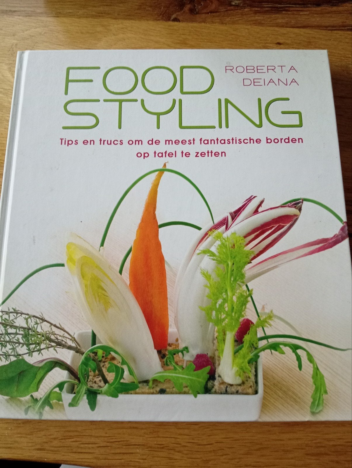 Food Styling: Tips en trucs voor fantastische borden, Roberta Deiana, Overige typen, Ophalen of Verzenden, Zo goed als nieuw