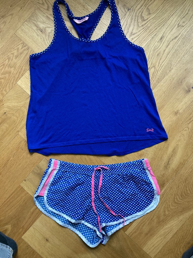 Hunkemöller pyjama set: blauwe top en gestippelde short, Hunkemöller, Ophalen of Verzenden, Zo goed als nieuw, Maat 38/40 (M)
