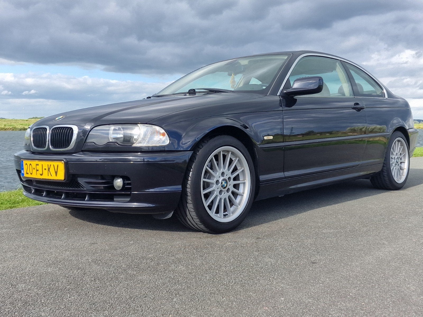 BMW 3-Serie 2.0 CI 320 Coupe 2000 Zwart, Auto's, Achterwielaandrijving, 1340 kg, Zwart, 75 €/maand