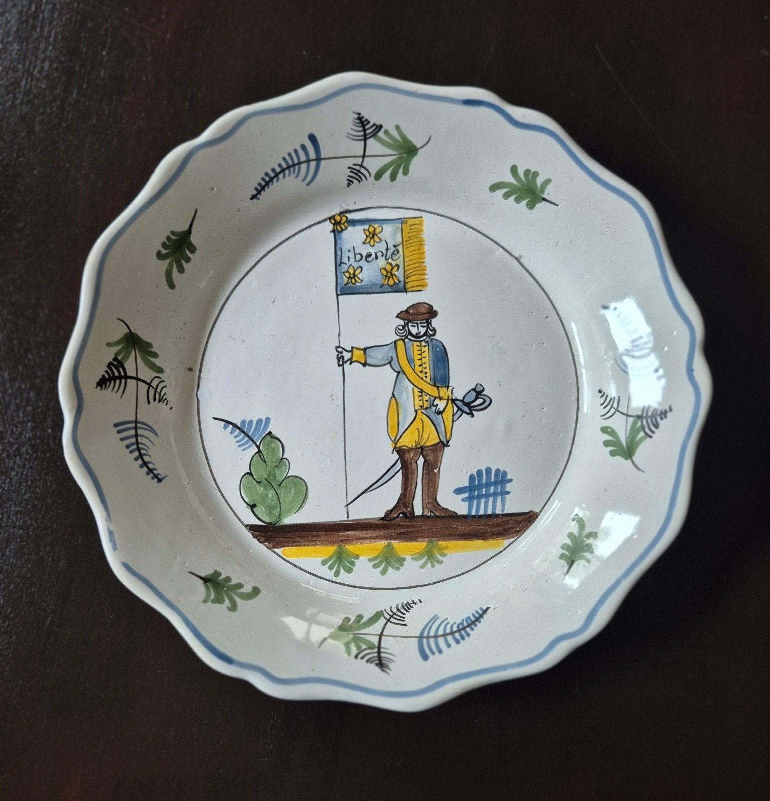 Antiek Frans Faience Bord met 'Liberté' Vlag, Antiek en Kunst, Ophalen of Verzenden