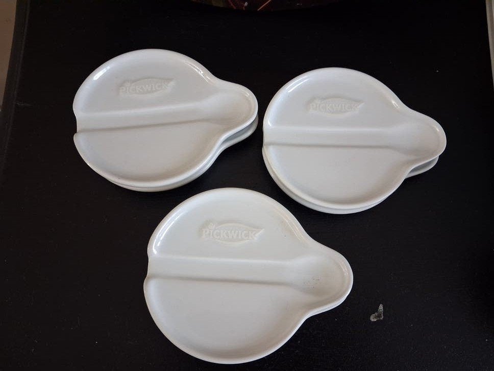 Pickwick theezakjeshouders - 12 cm, Ophalen of Verzenden, Steen/keramiek, Wit, Overige merken