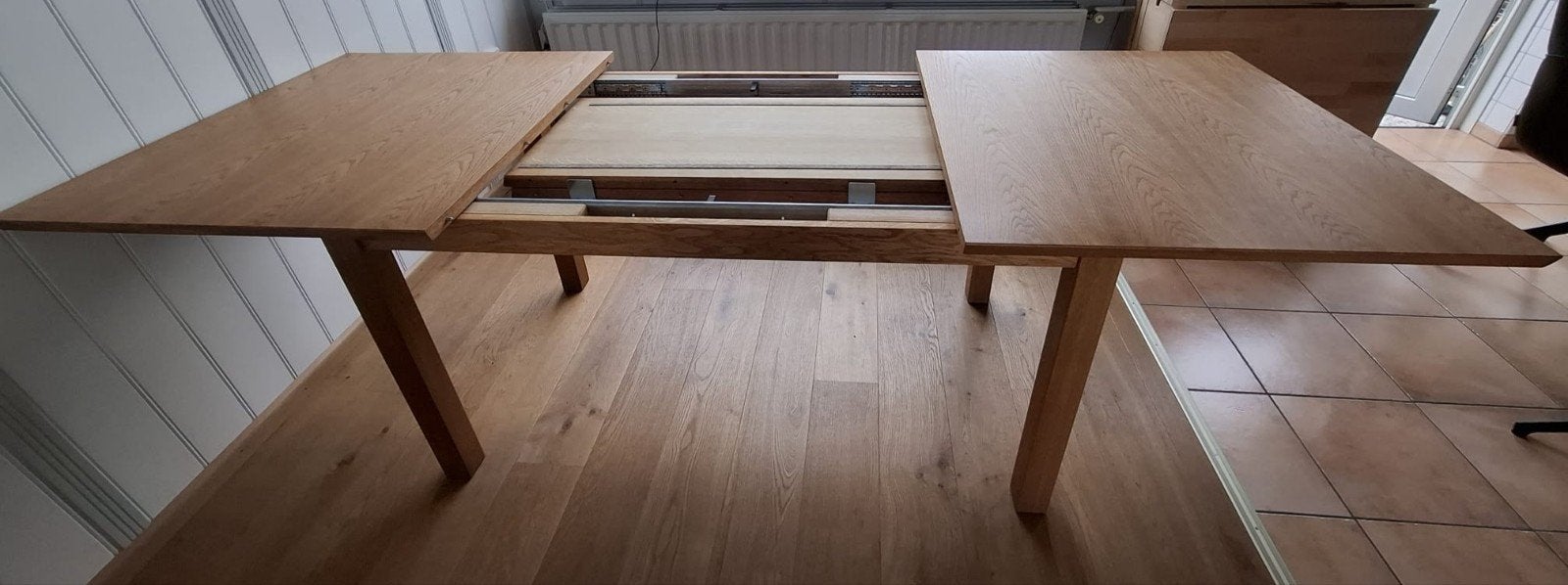 Foto 2 van Licht eiken eettafel met inlegplanken (160-240 cm)