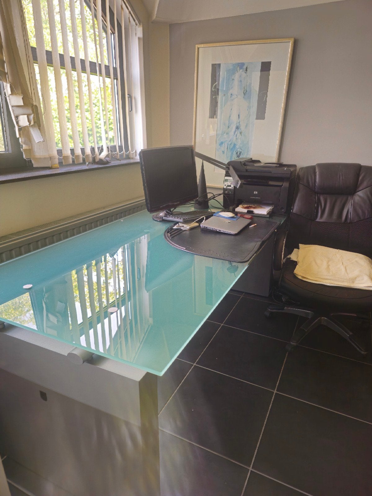Glazen bureau met kabelgoten en bureaustoel, Ophalen, Kabelgoot, Gebruikt, Glas