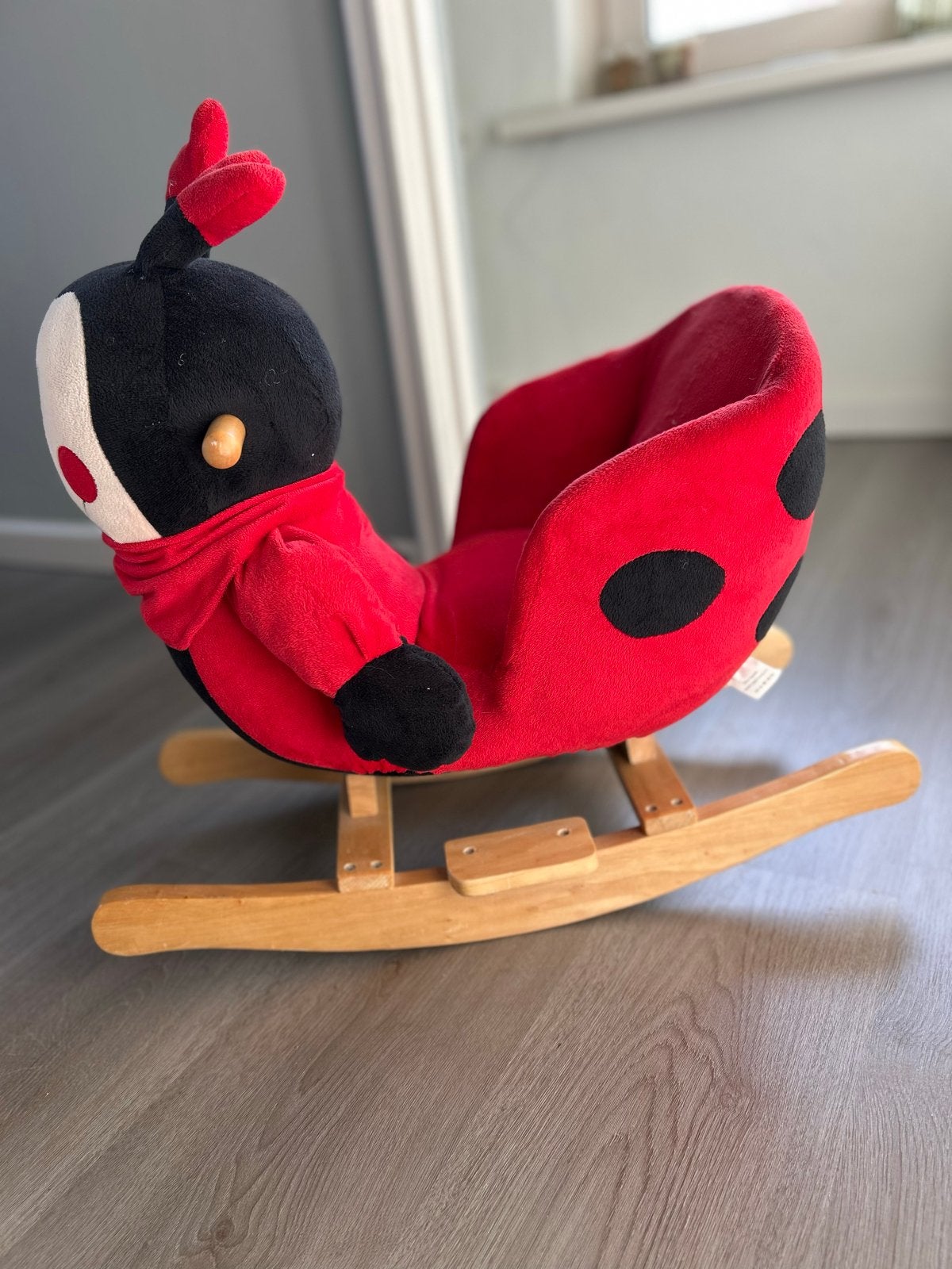 Schattige lieveheersbeestje schommelstoel voor baby's, Kinderen en Baby's, Speelgoed | Babyspeelgoed, Ophalen, Zo goed als nieuw