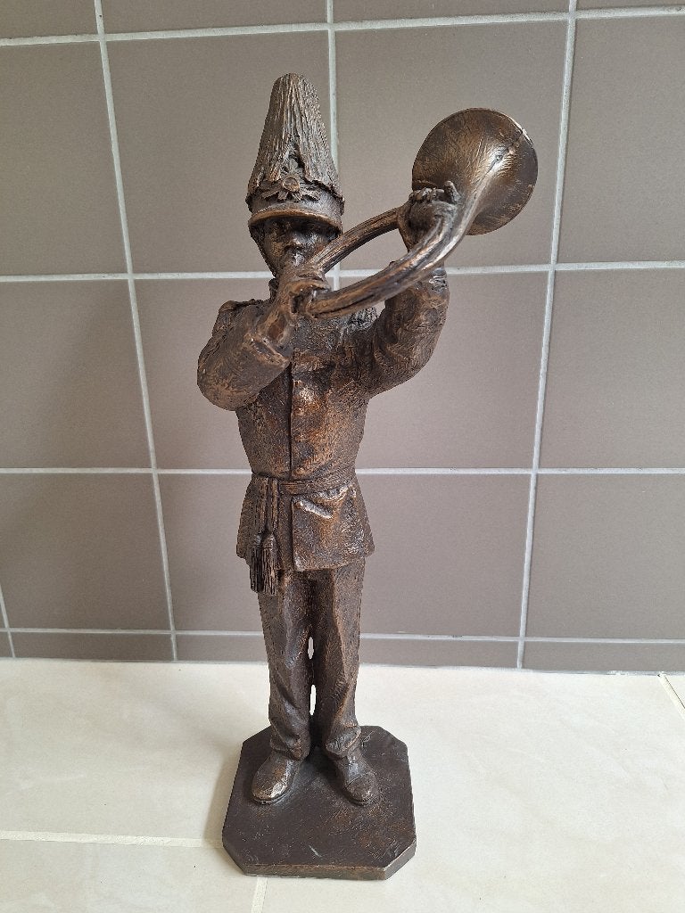 Brons kleurig beeld. De Jachthoornblazer hoornist uit Gemert, Verzamelen, Beelden en Beeldjes, Ophalen of Verzenden, Zo goed als nieuw