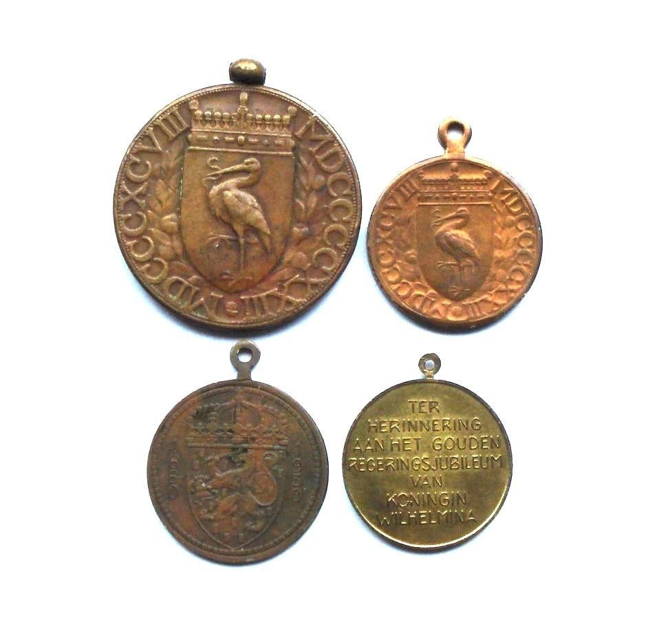 Nederland 4 penningen betreffende/met Wilhelmina, Ophalen of Verzenden, Brons, Nederland