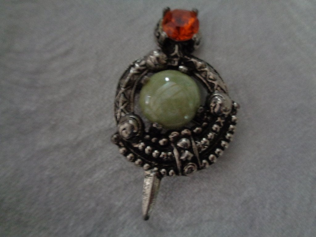 schotse kilt broche nr br 0188, Overige materialen, Nieuw, Ophalen of Verzenden, Met edelsteen