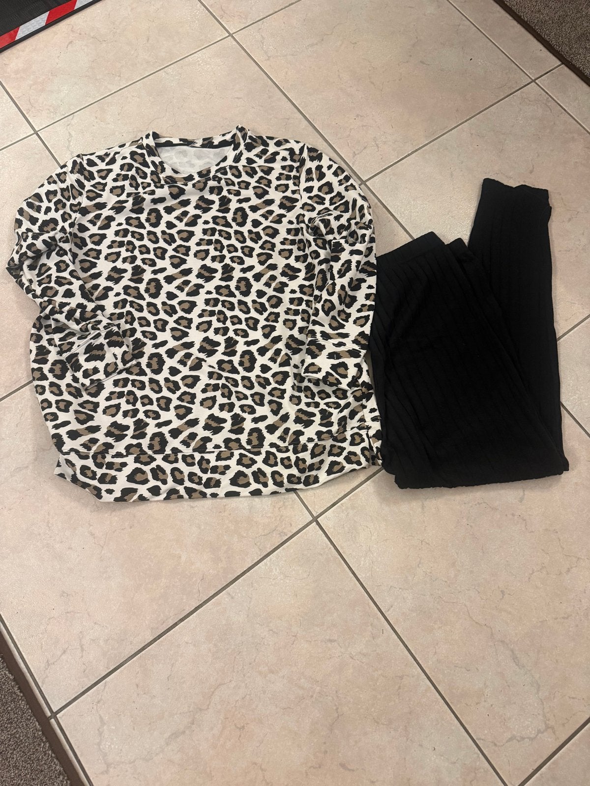 Dames pyjama luipaardprint - Maat L, Kleding | Dames, Ophalen of Verzenden, Gedragen, Maat 42/44 (L)