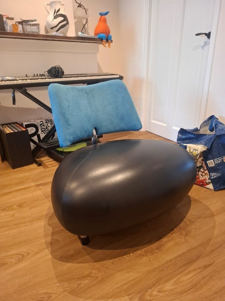 LEOLUX - Unieke Zwarte Lounge Stoel/Fauteuil met Blauw Suede, Huis en Inrichting, Fauteuils, Ophalen, Retro / vintage, 75 tot 100 cm