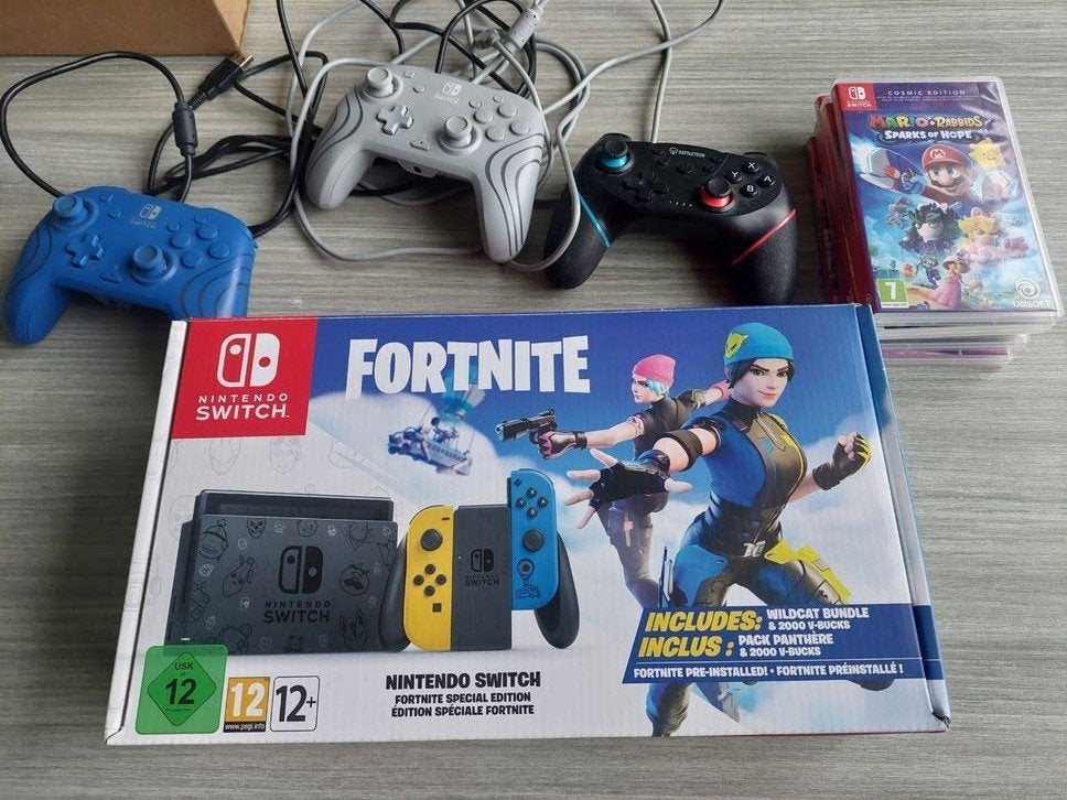 Nintendo Switch met 5 games en extra controllers, Spelcomputers en Games, Spelcomputers | Nintendo Switch, Gebruikt, Switch Original