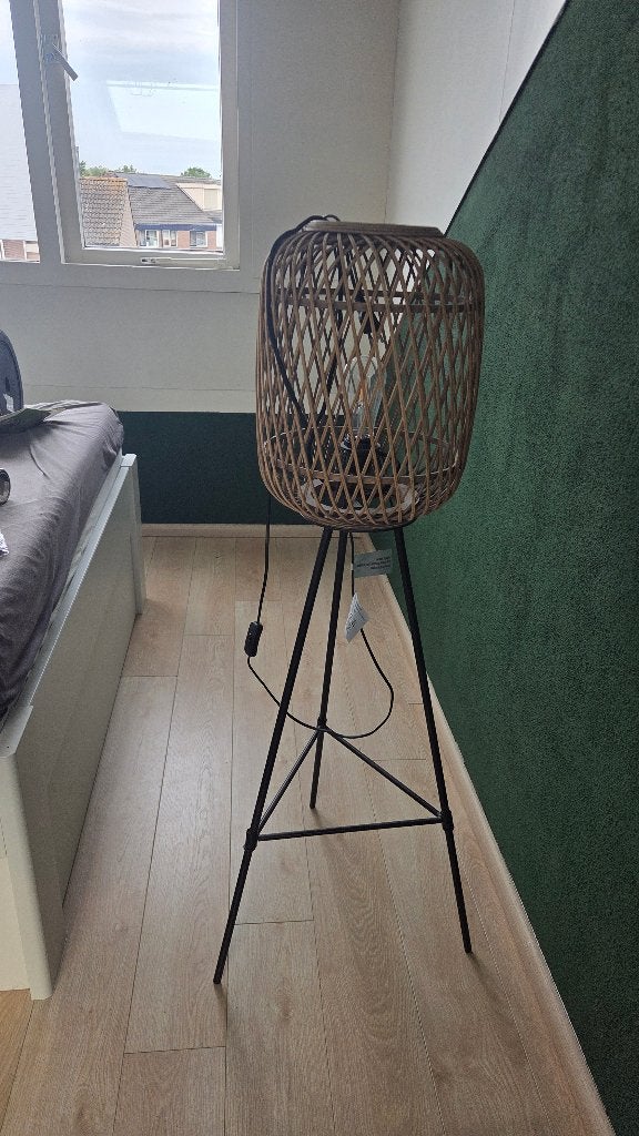 Staande rotan lamp, Ophalen, Zo goed als nieuw, 100 tot 150 cm