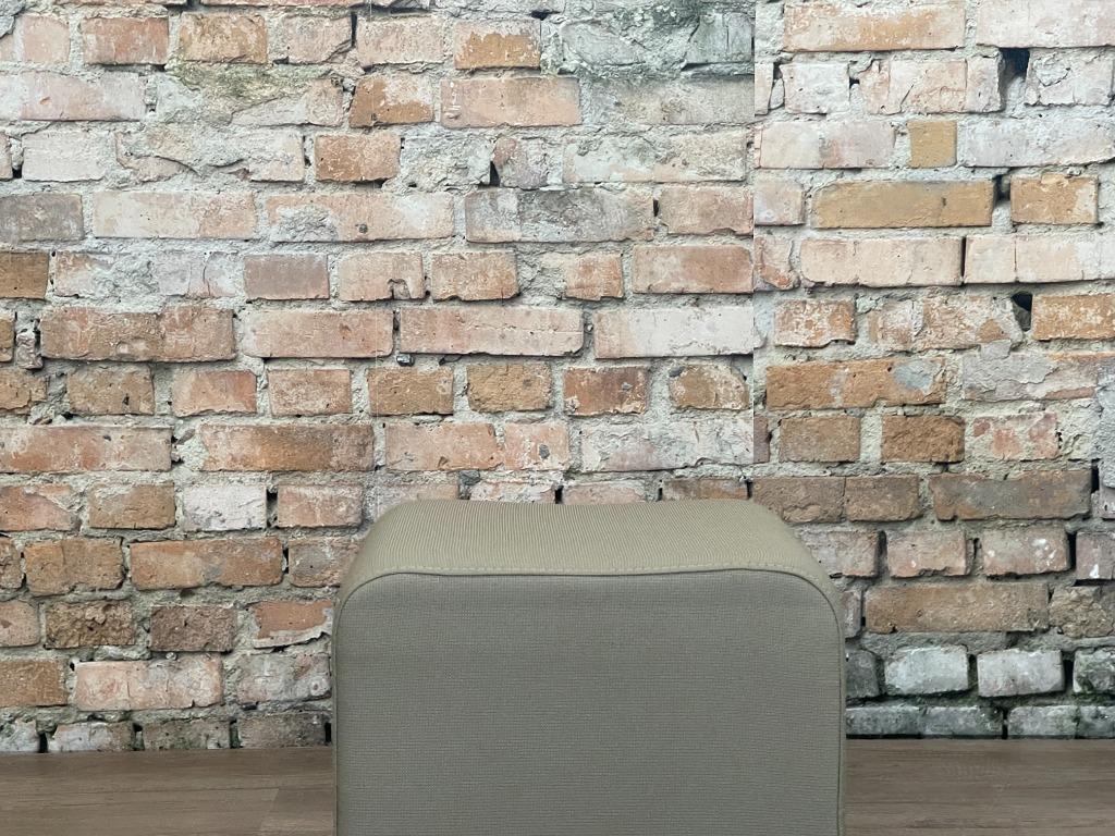 Ahrend poef grijs bij TheReSales, Huis en Inrichting, Minder dan 50 cm, Vierkant, Minder dan 50 cm, Ophalen of Verzenden