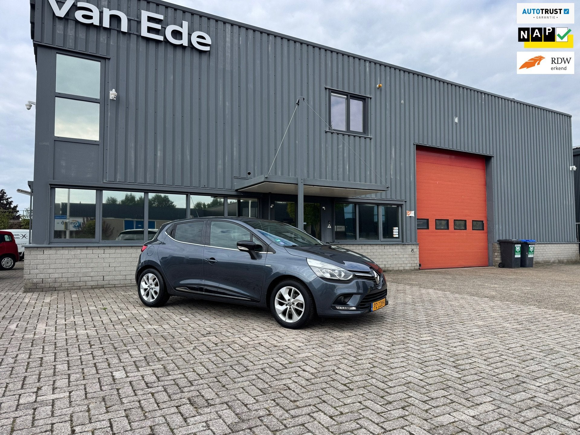 Renault Clio 0.9 TCe Limited 5drs Airco Navi PDC Nwe Apk, Voorwielaandrijving, Stof, Gebruikt, 49 €/maand