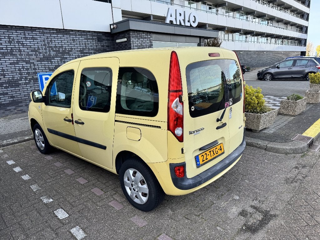 Renault Kangoo 1.6 16V 78KW Family AUT 2009 Geel, Auto's, Stof, 4 cilinders, Geel, 75 €/maand