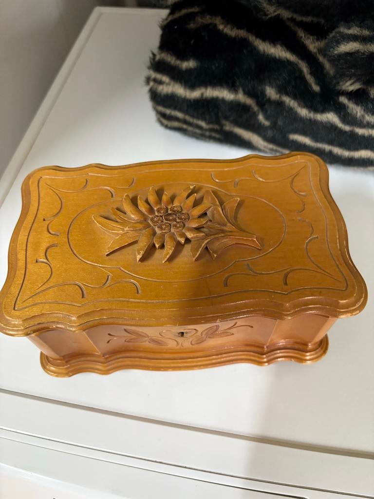 Vintage houten muziekdoosje met edelweiss decoratie, Ophalen of Verzenden