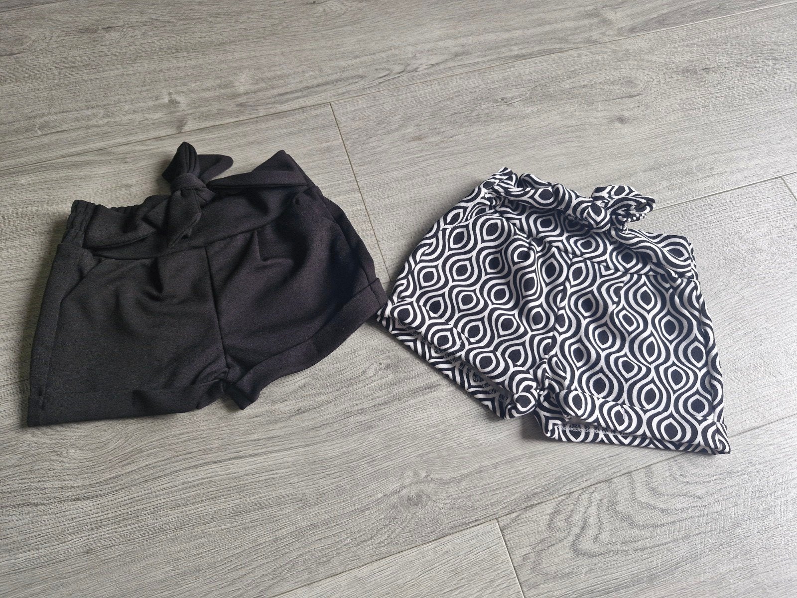 2x Zomerse shorts voor meisjes - Maat 92, Kinderen en Baby's, Kinderkleding | Maat 92, Gebruikt, Meisje, Broek, Ophalen of Verzenden