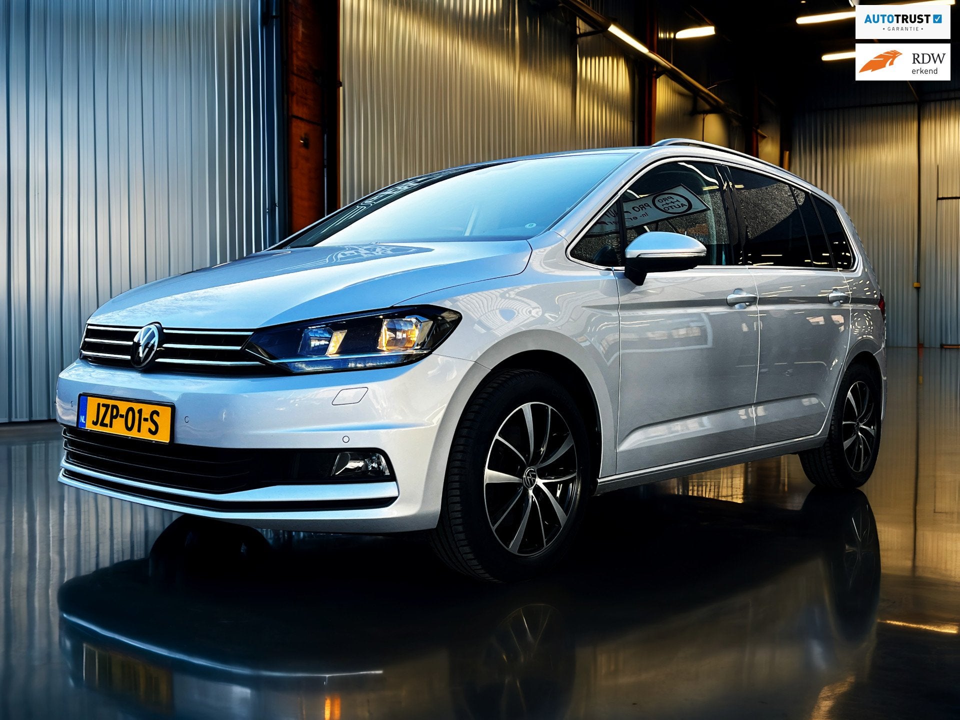 Volkswagen TOURAN 1.5 TSI Highline 7p Carplay__Clima_17''LMV, Dealer onderhouden, Euro 6, 4 cilinders, 150 pk